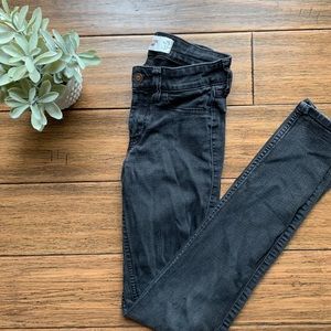 🌿 2/$22🌿 Hollister stretchy jeans